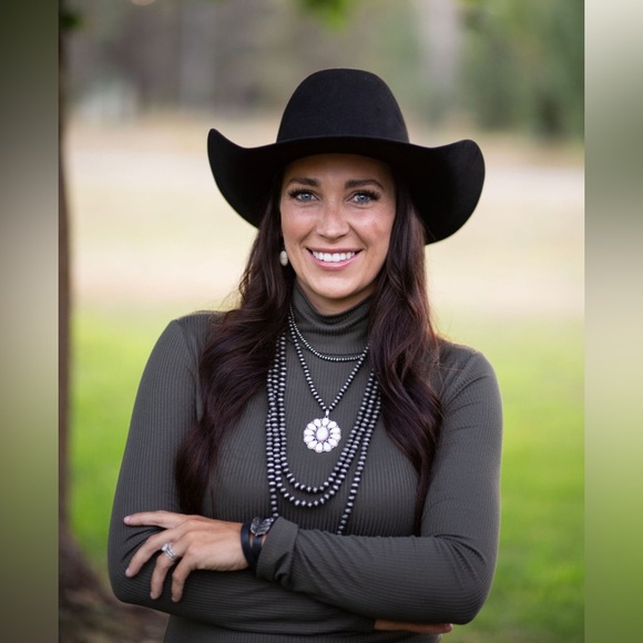 Meet your Posher, Haylee - Picture 1 of 4